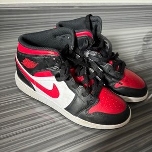 Nike Air Jordan 1 Mid SE Basketball Sneaker